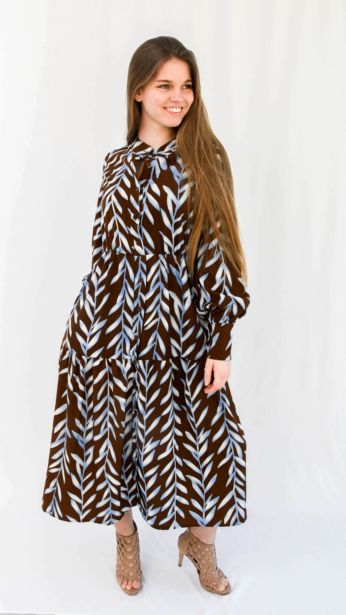 Lily maxi hemd jurk lange mouwen bloemenprint blauw bruin - maxi hemd jurk lange mouwen | Fabrique François
