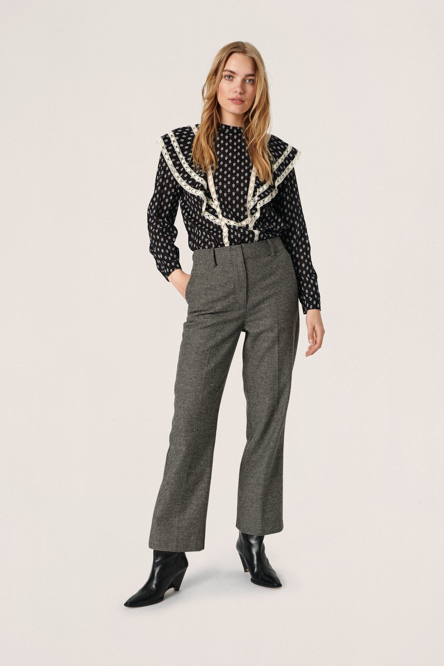 Linetta Blouse LS Shirts/Blouses Black Block Print