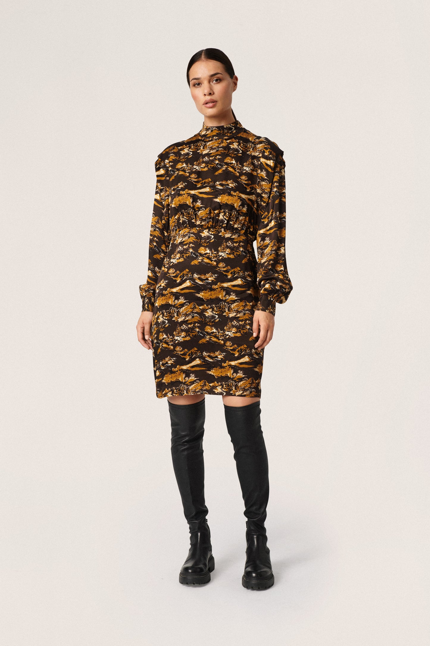 Soaked in Luxury Aisha Dress STUDIO Dresses Black Mountain Print