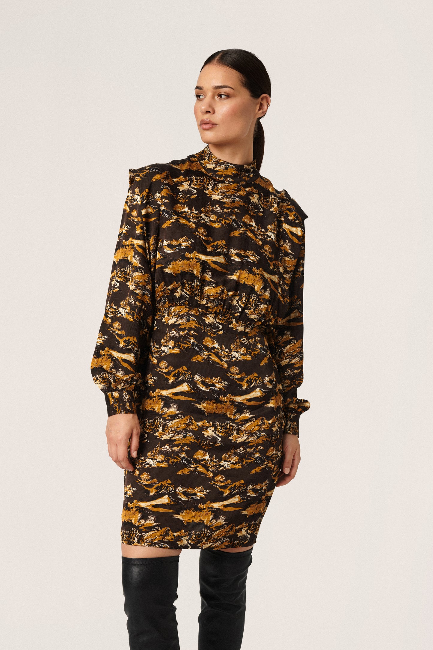 Soaked in Luxury Aisha Dress STUDIO Dresses Black Mountain Print
