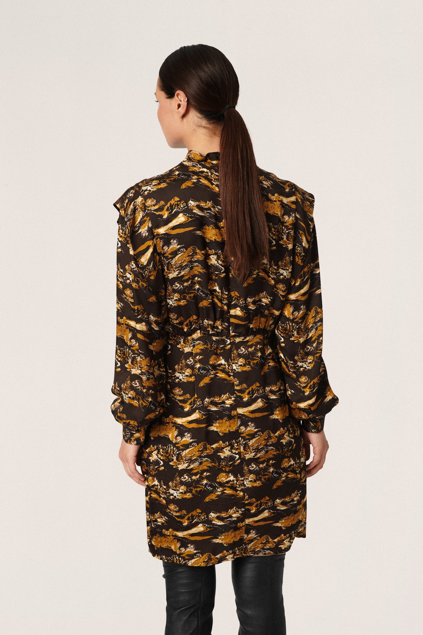 Soaked in Luxury Aisha Dress STUDIO Dresses Black Mountain Print