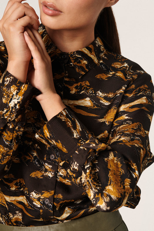 Soaked in Luxury Aisha Shirt LS STUDIO Shirts/Blouses Black Mountain Print