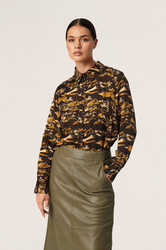 Soaked in Luxury Aisha Shirt LS STUDIO Shirts/Blouses Black Mountain Print
