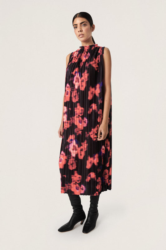 Soaked in Luxury Alice Dress Dresses Red Blurred Flower Print
