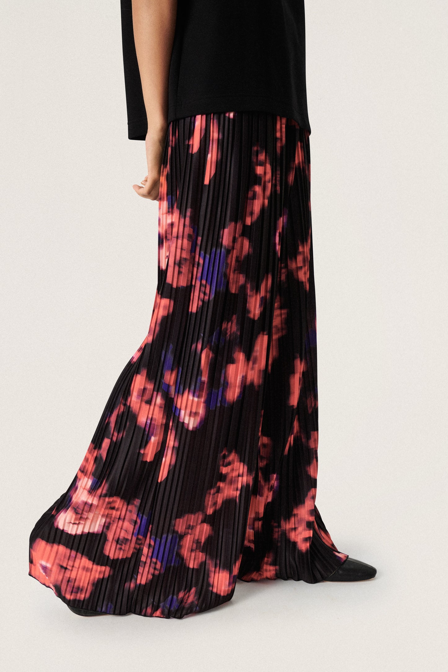 Soaked in Luxury Alice Pants Trousers Red Blurred Flower Print