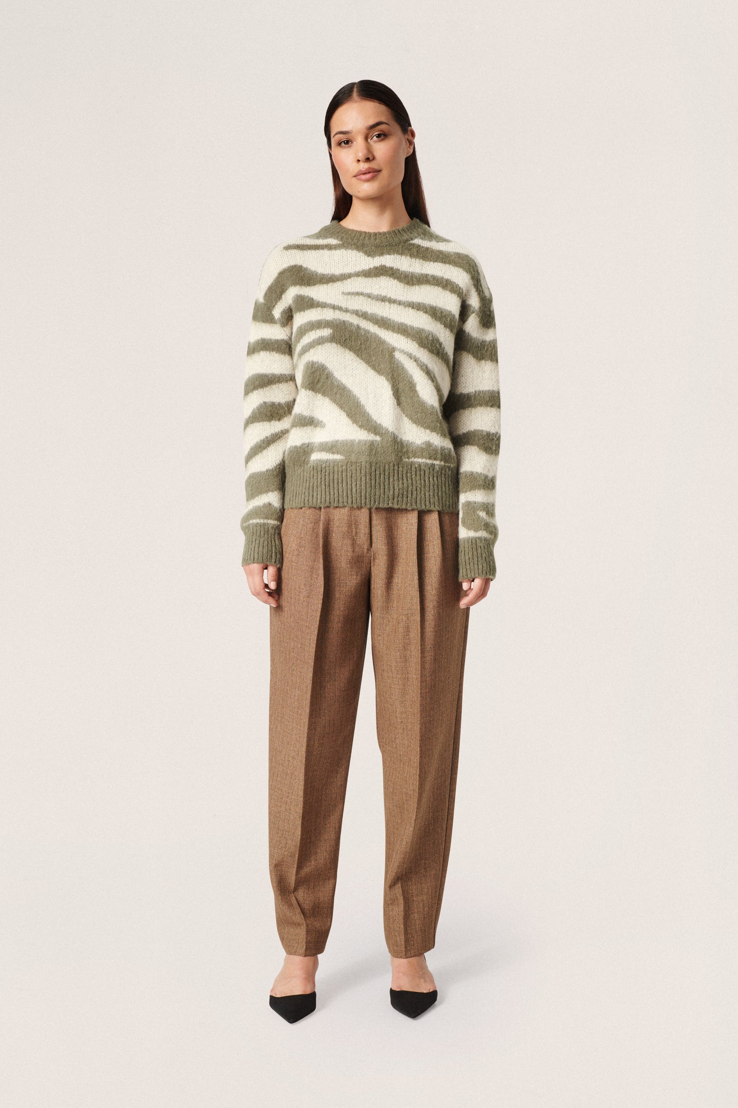 Soaked in Luxury Bates Pullover LS Knit Tea Leaf Animal