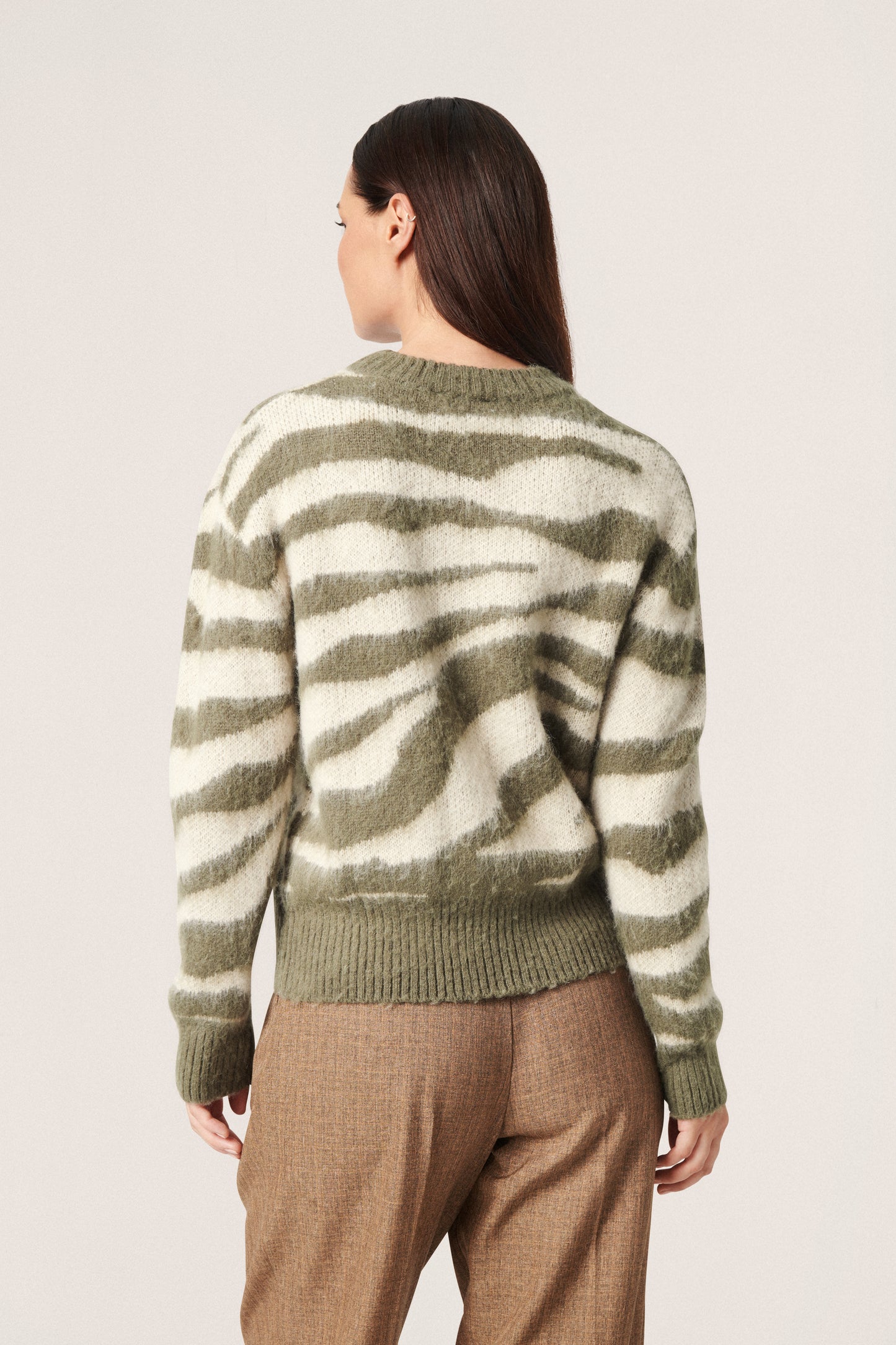 Soaked in Luxury Bates Pullover LS Knit Tea Leaf Animal
