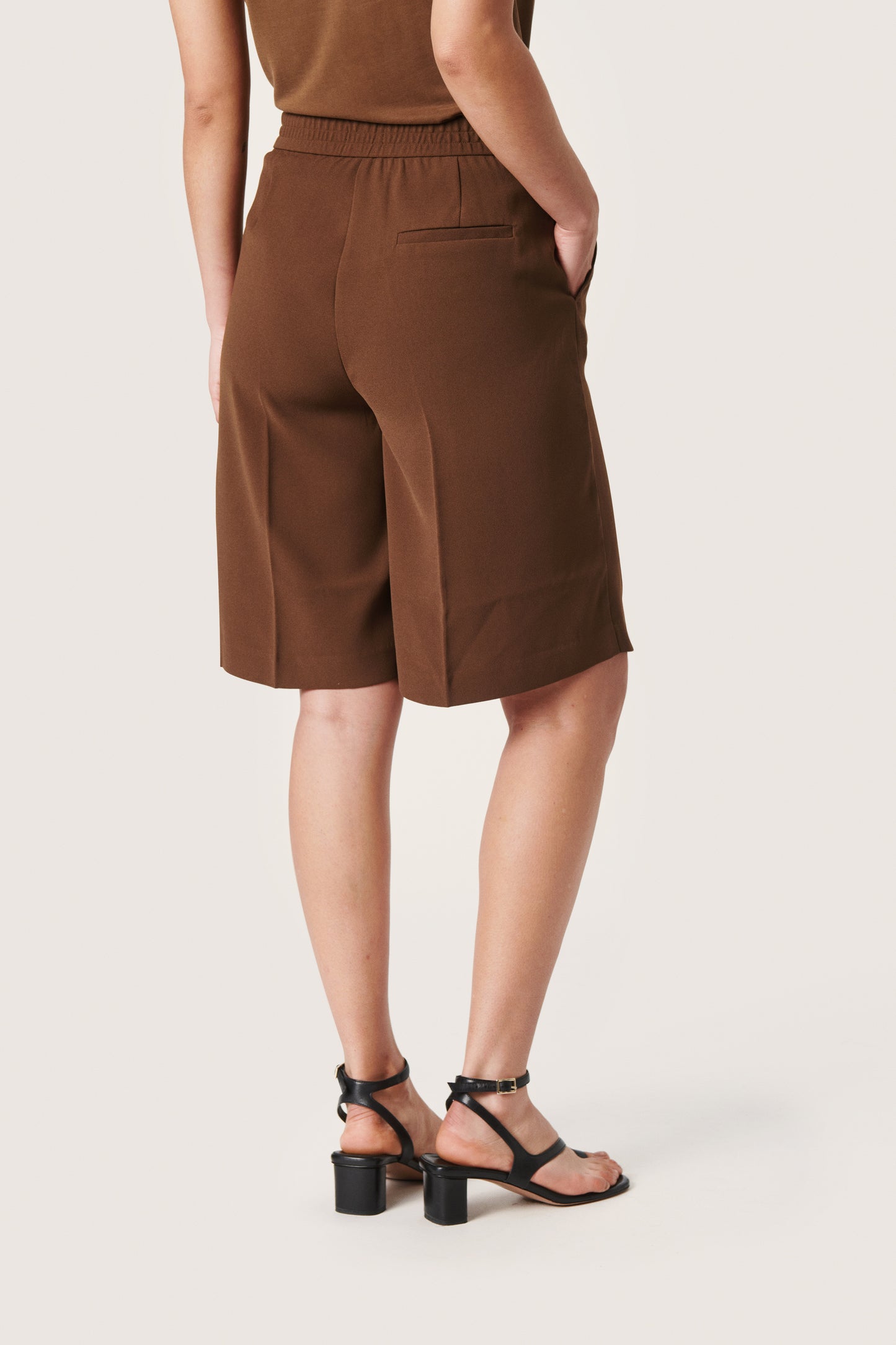 Soaked in Luxury Bruna Shorts Shorts Desert Palm