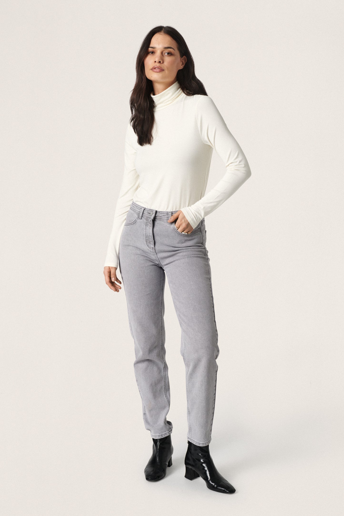 Soaked in Luxury Hanadi Rollneck LS T-shirts Whisper White