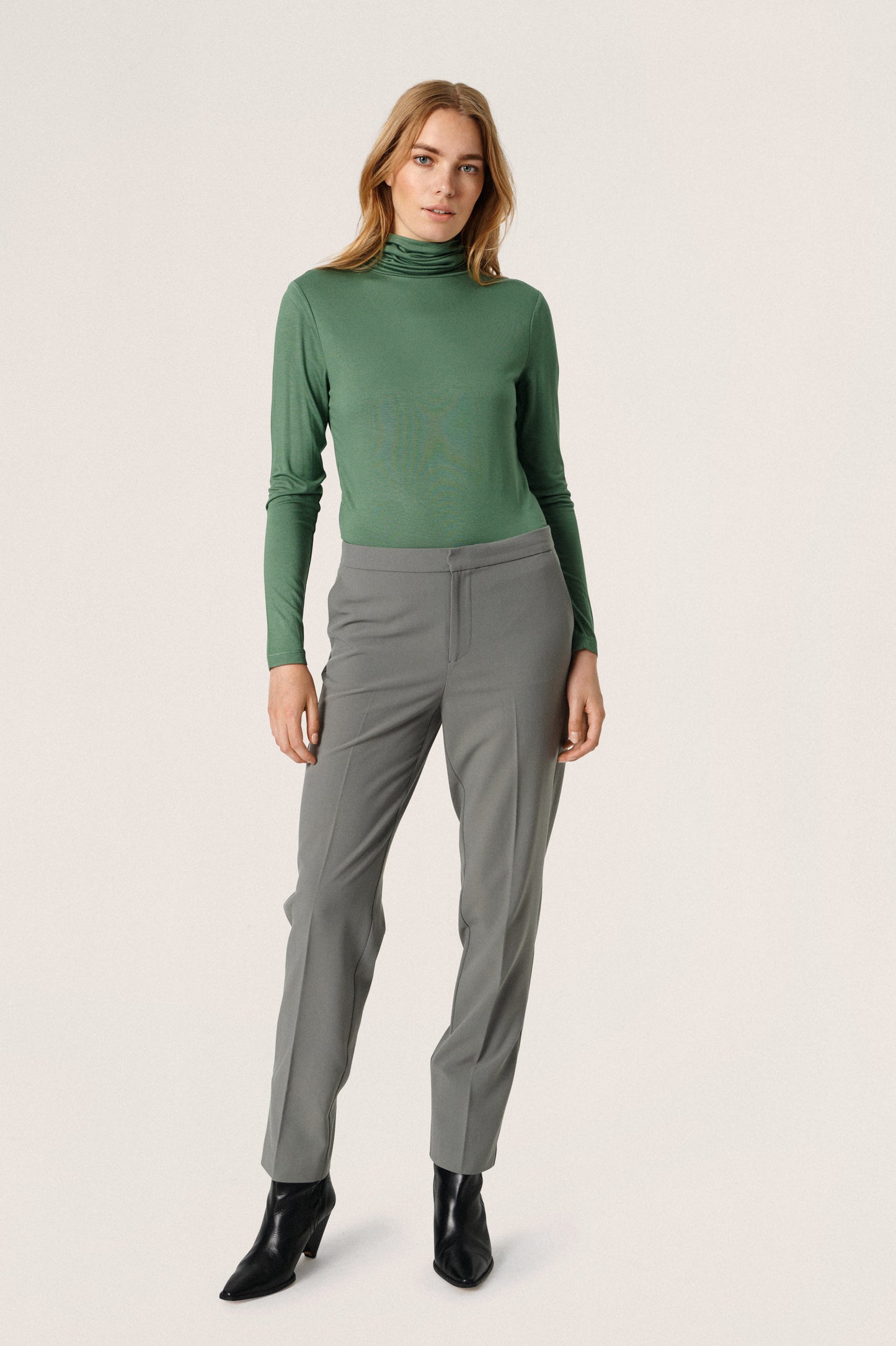 Soaked in Luxury Hanadi Rollneck LS T-shirts Dark Ivy