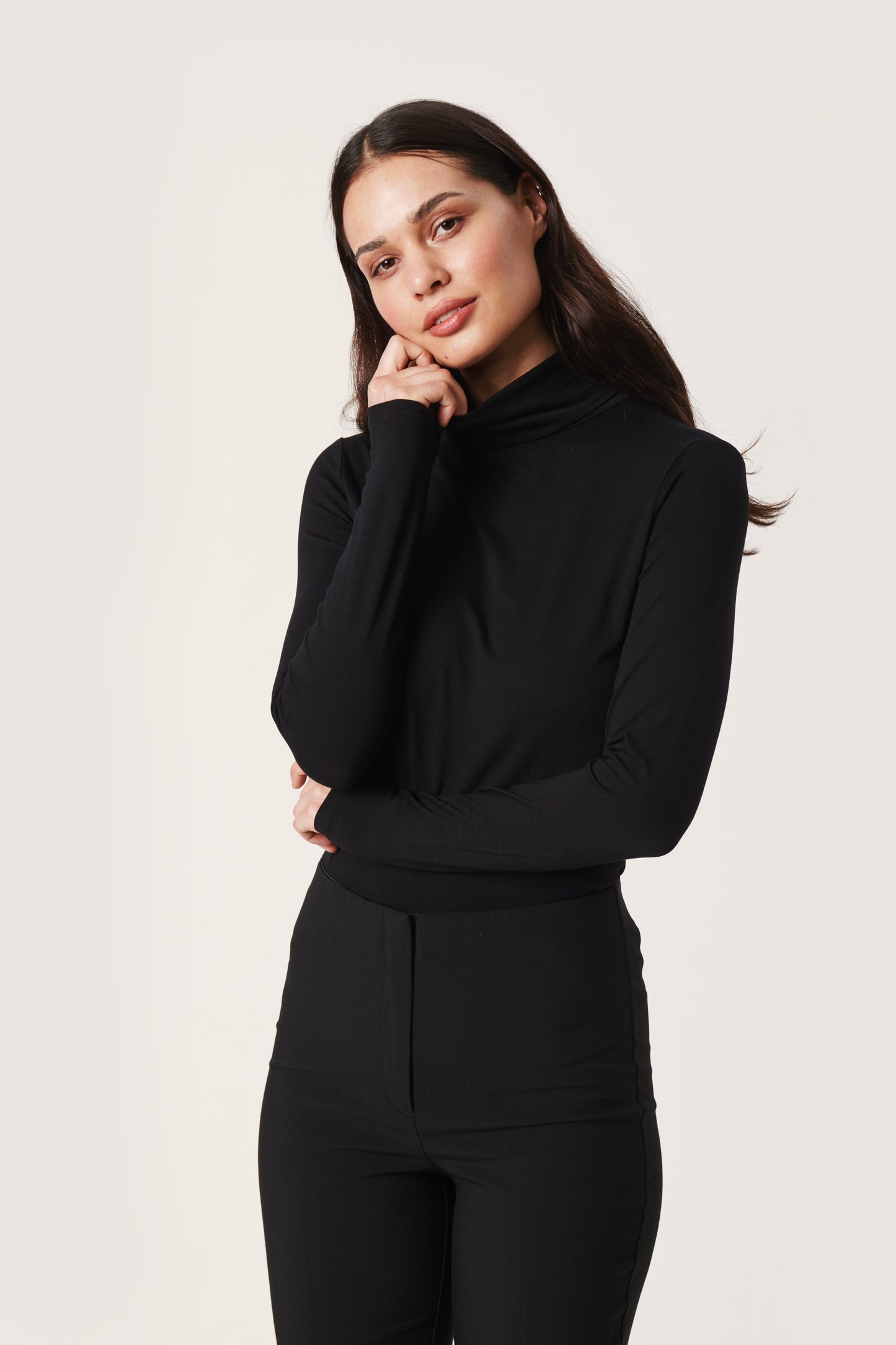 Soaked in Luxury Hanadi Rollneck LS T-shirts Black