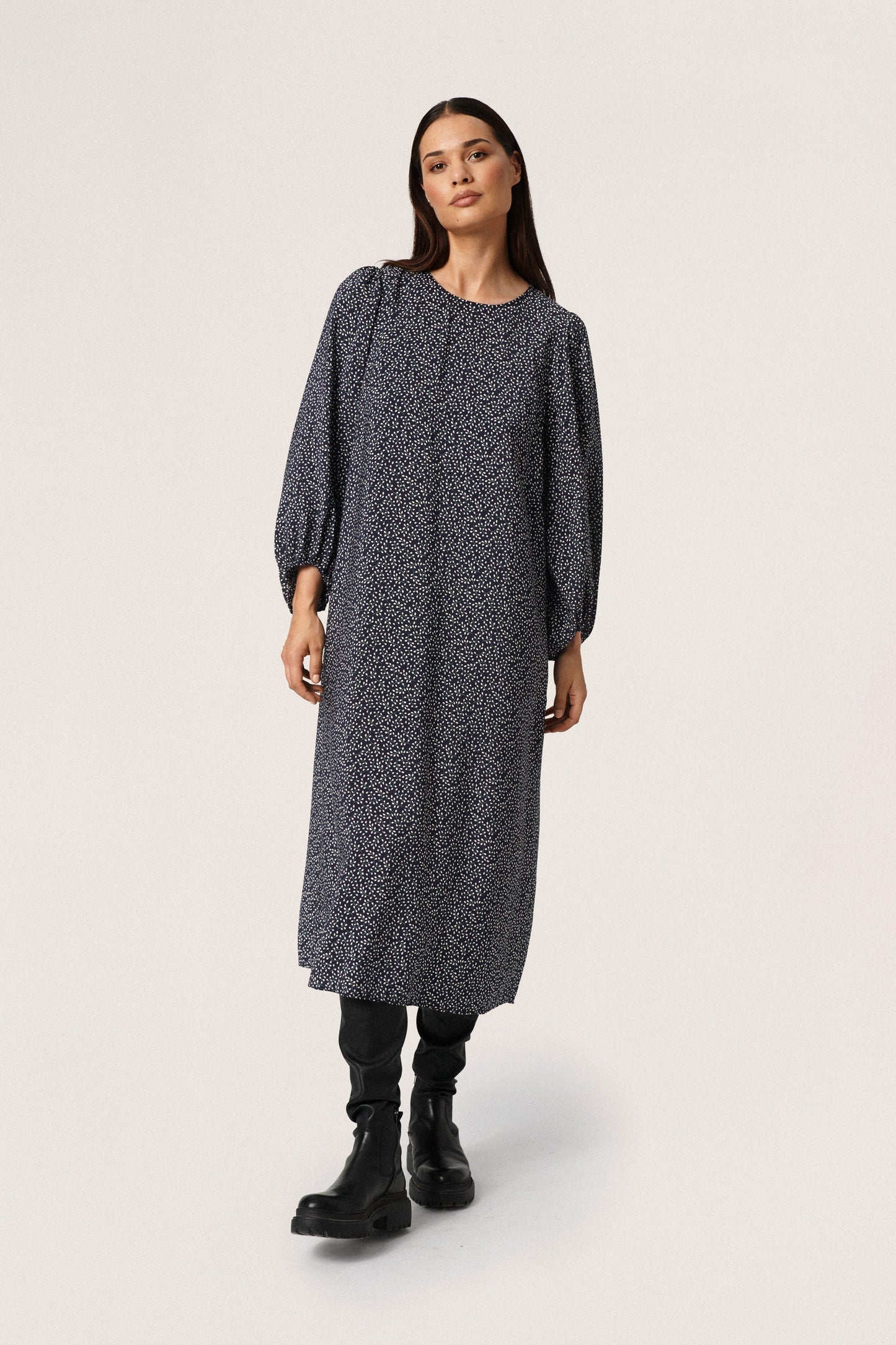 Soaked in Luxury Kamira Dress Dresses Night Sky Leaf Print
