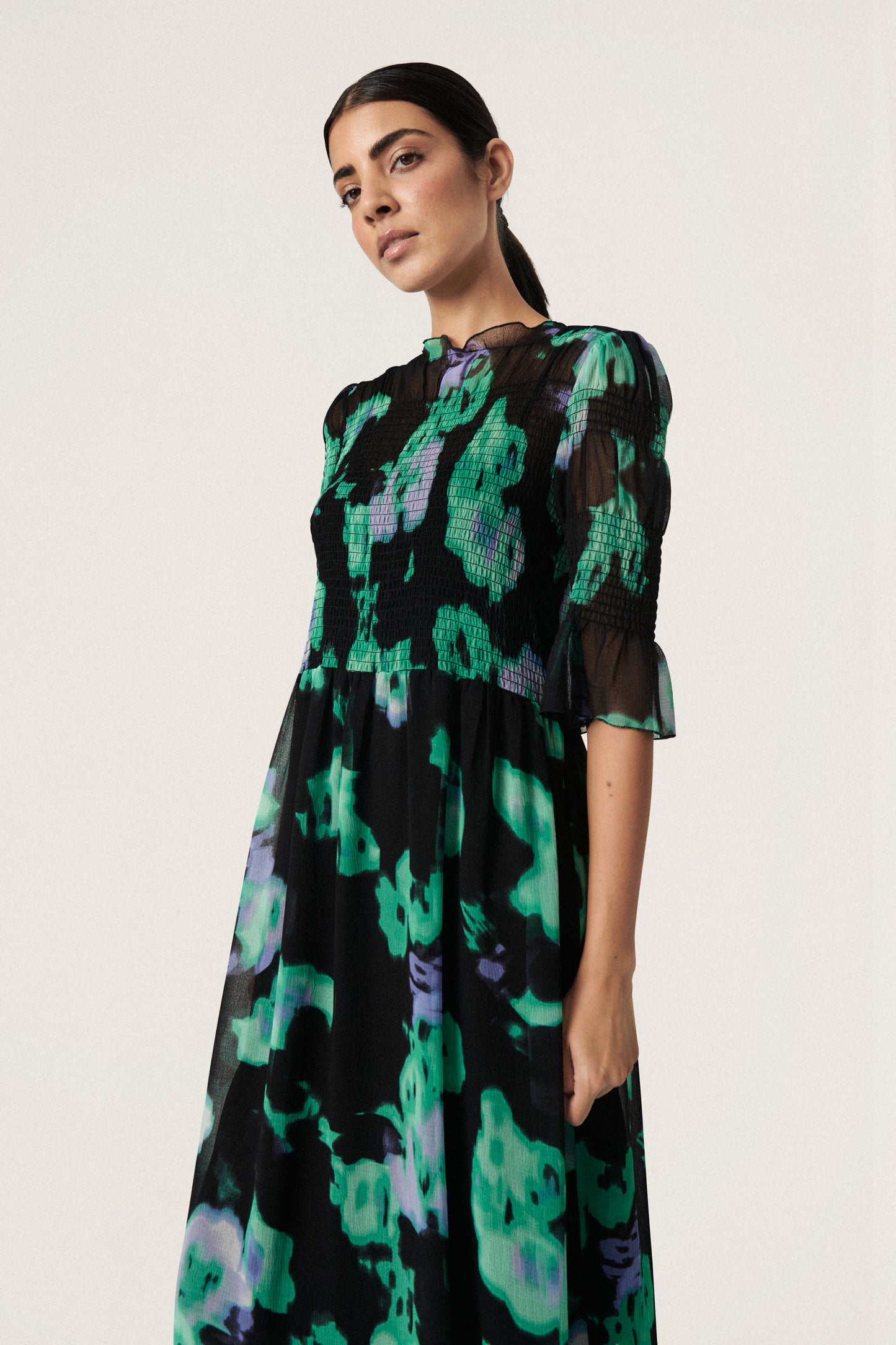 Soaked in Luxury Olympia Dress Sleeves Dresses Green Blurred Flower Print
