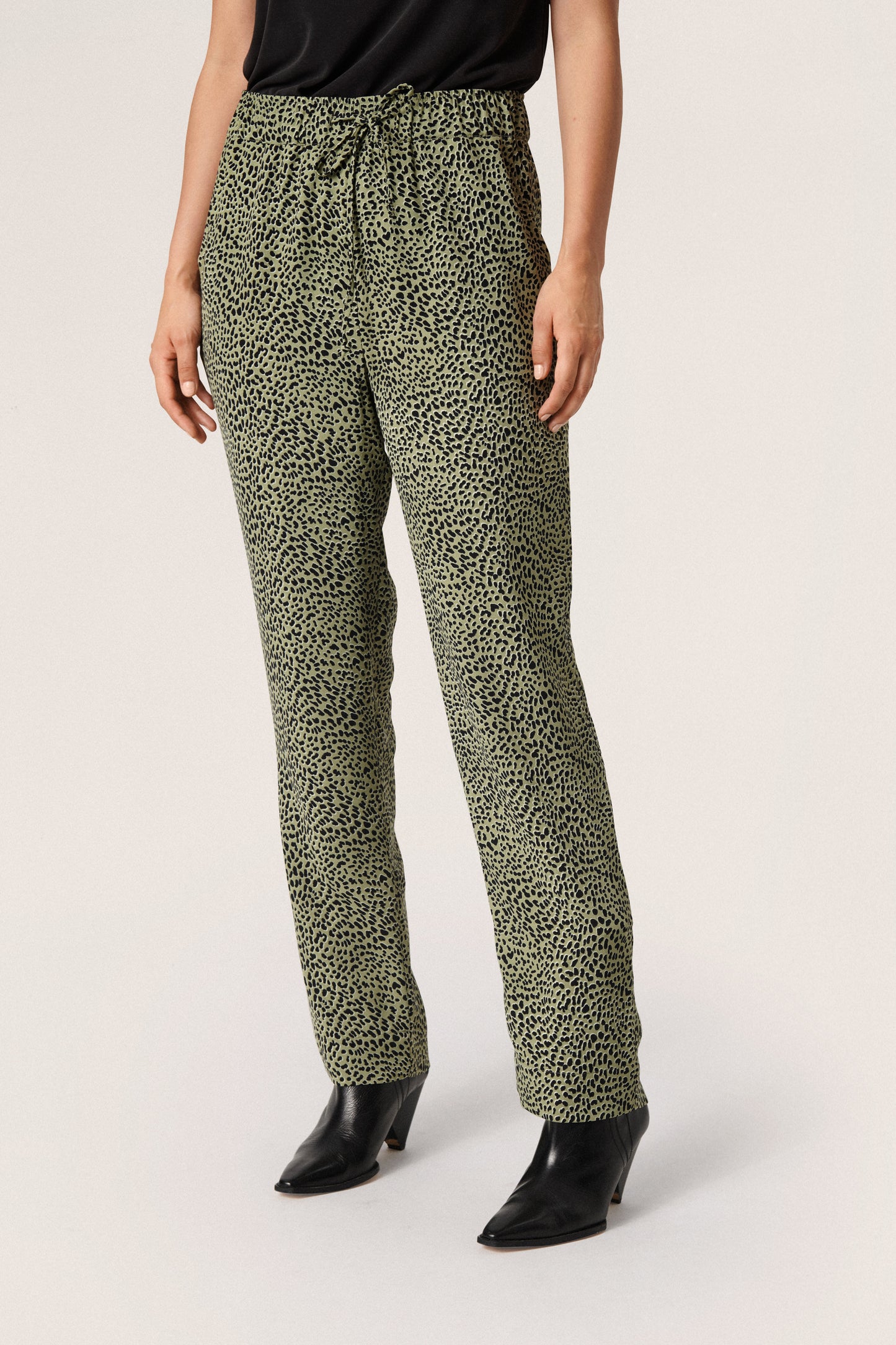 Soaked in Luxury Shirley Printed Pants Trousers Olive Mini Leopard Print