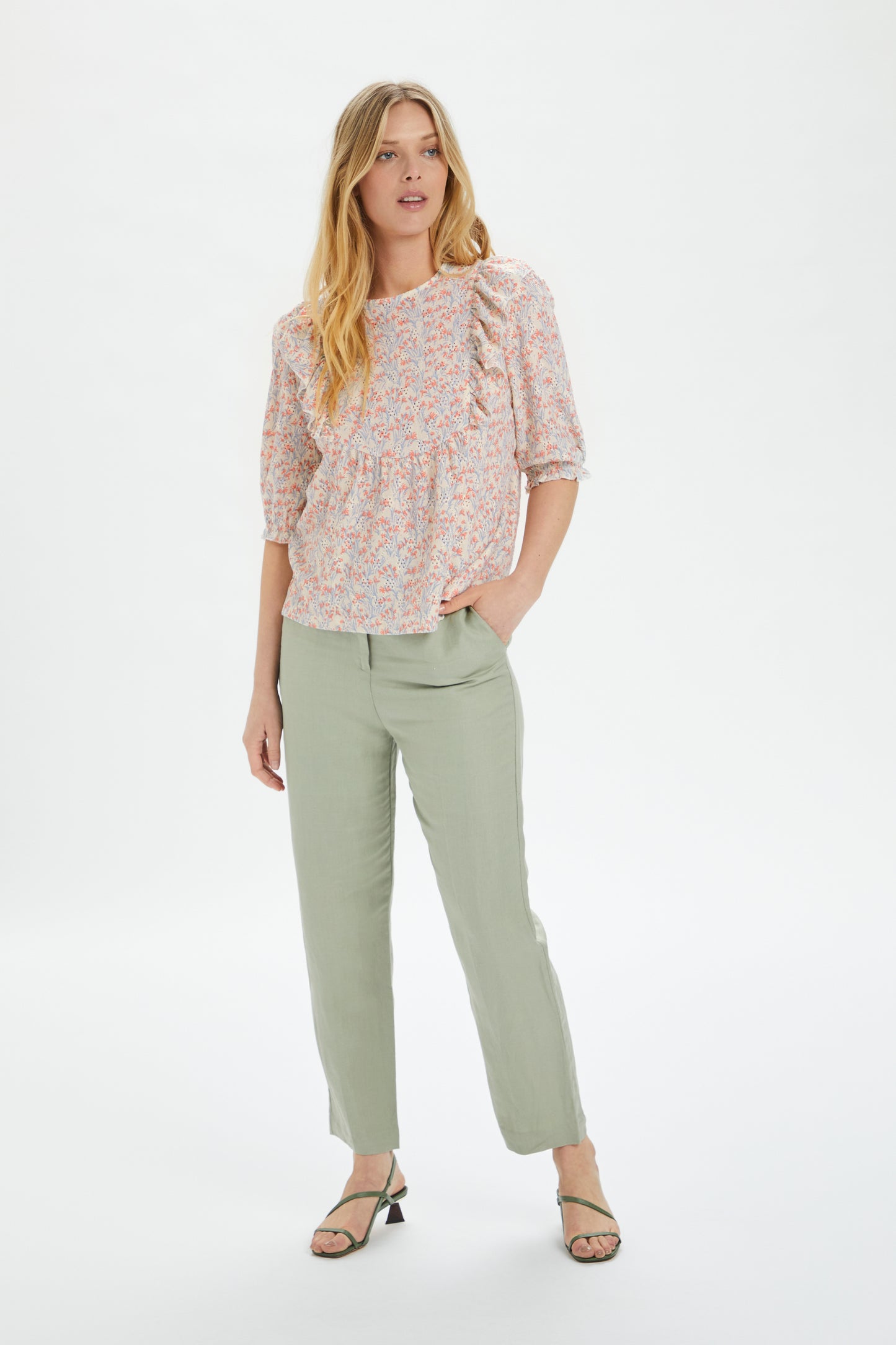 Soaked in Luxury Suzie Blouse SS Shirts/Blouses Whisper White Lily Print
