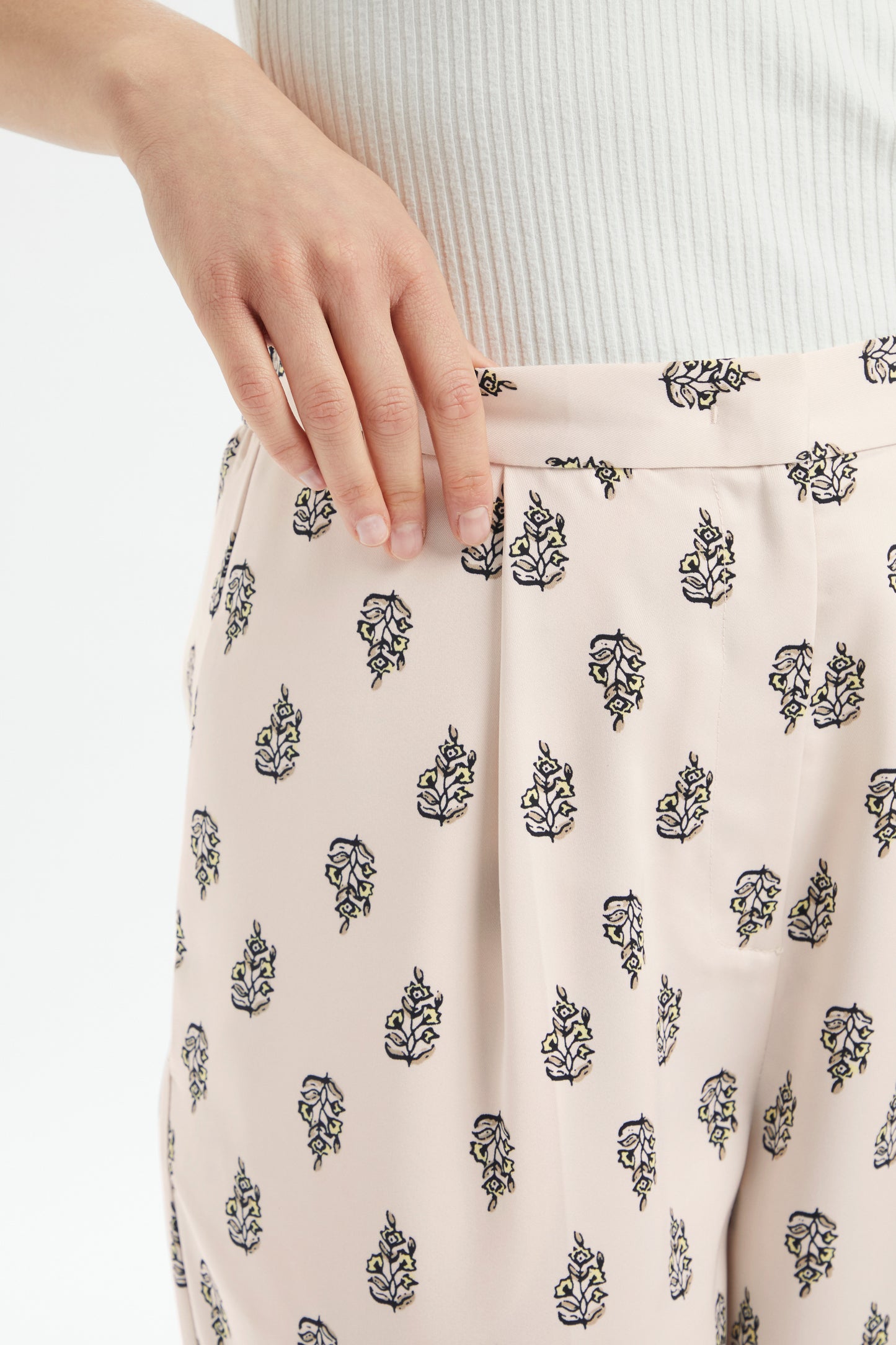 Soaked in Luxury Thora Pants Trousers Oatmeal Block Print