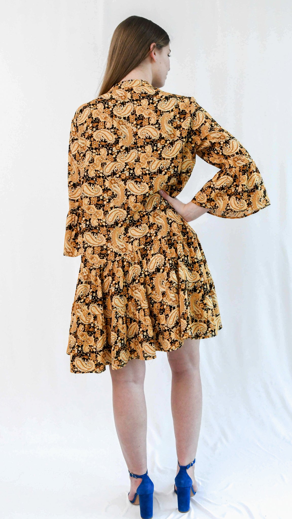 Karlie mini jurk v-hals print geel goud - mini jurk v-hals print | Fabrique François 
