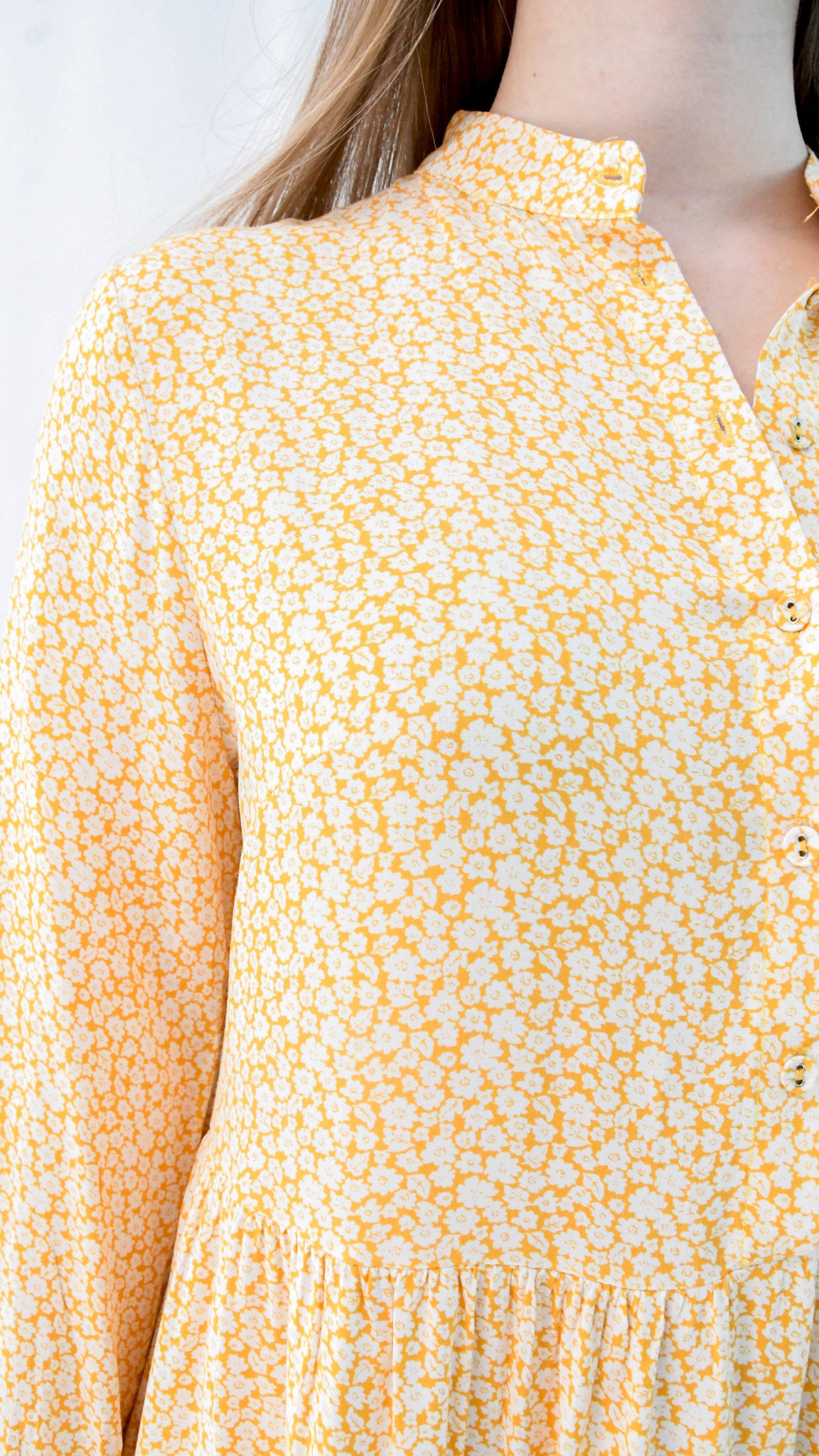 Kat maxi jurk knopen print geel - maxi jurk knopen print | Fabrique François 