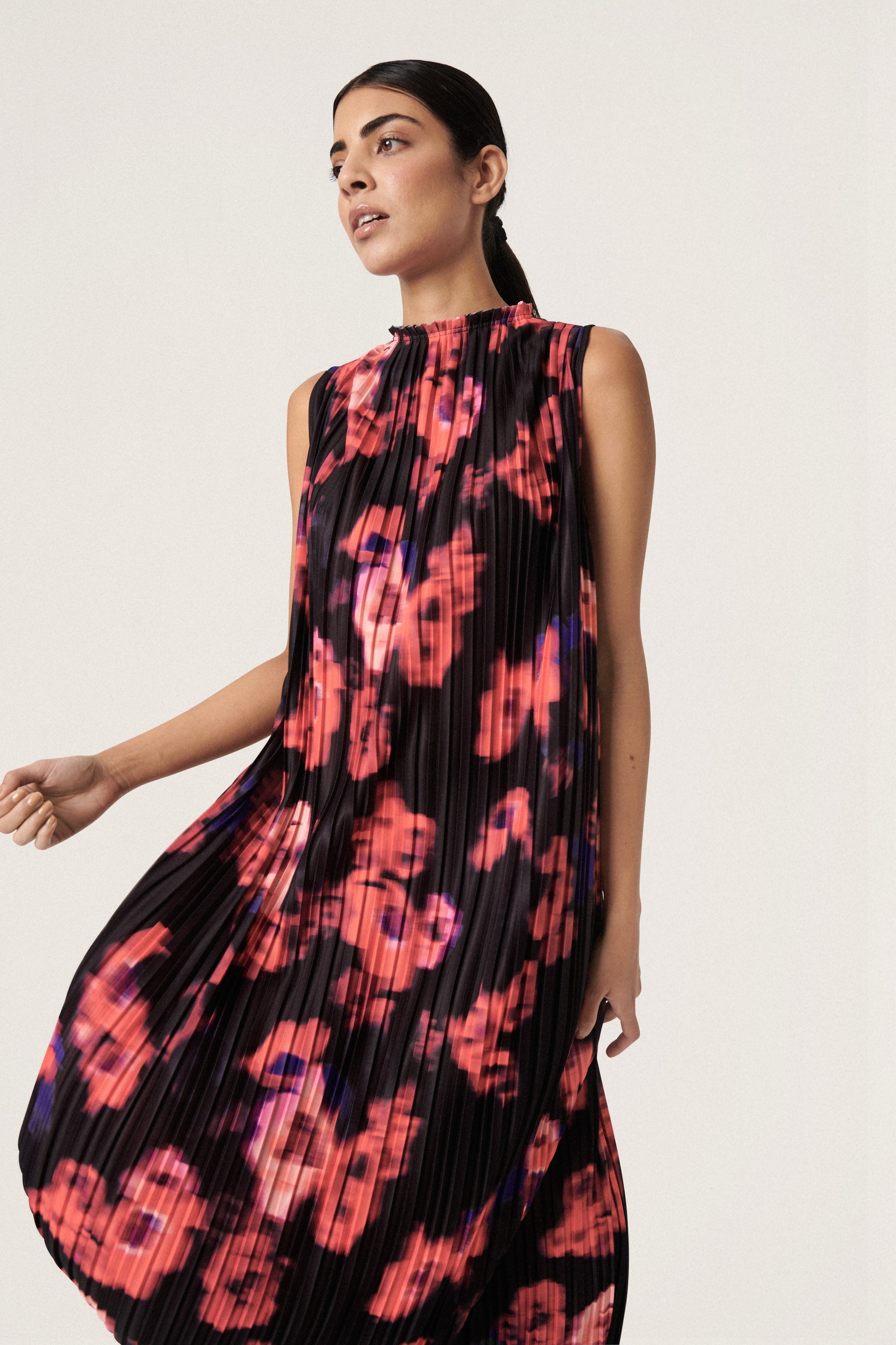 Soaked in Luxury Alice Dress Dresses Red Blurred Flower Print
