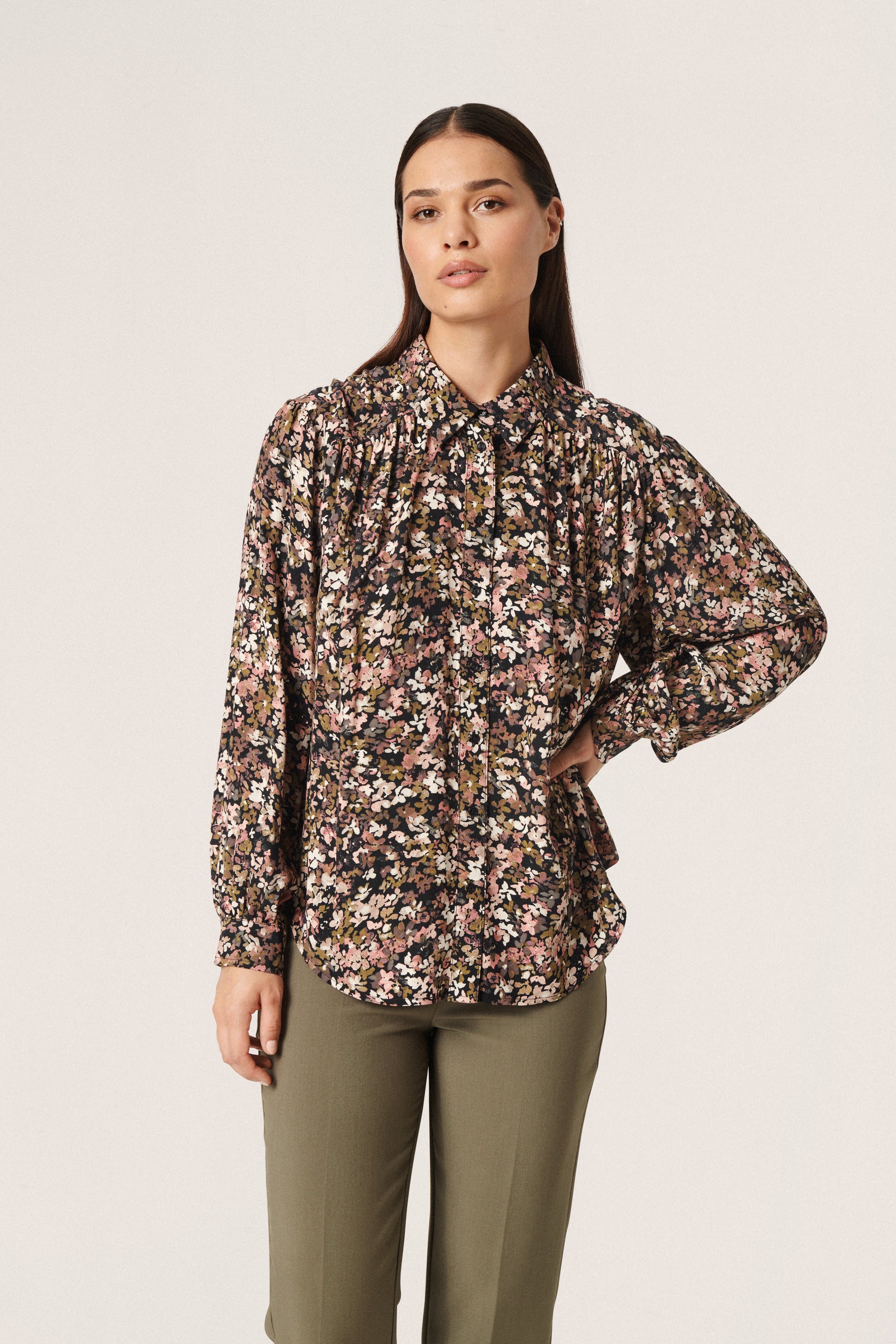 Soaked in Luxury Ebba Shirt LS Shirts/Blouses Tea Leaf Daisy Field