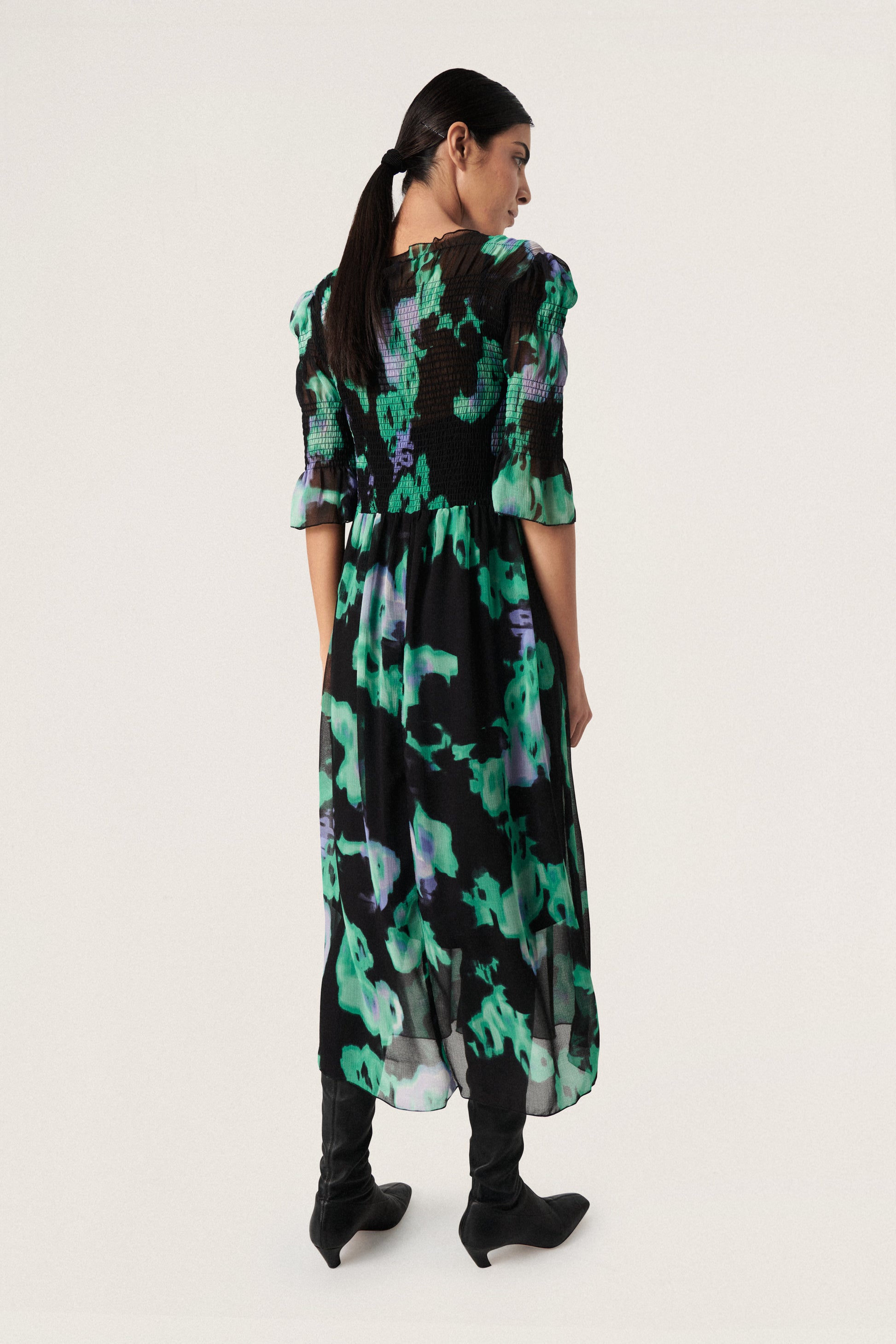 Soaked in Luxury Olympia Dress Sleeves Dresses Green Blurred Flower Print