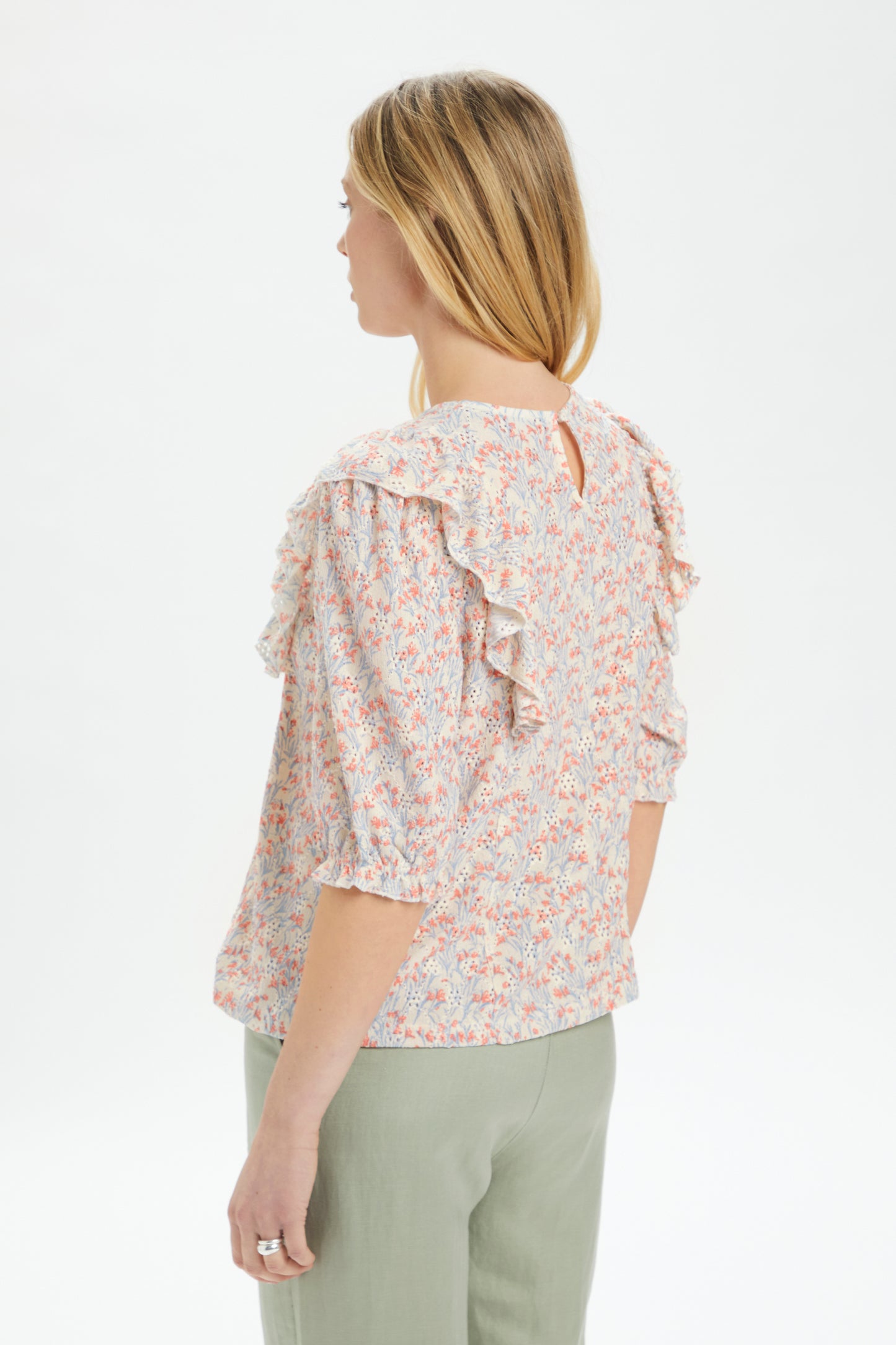 Soaked in Luxury Suzie Blouse SS Shirts/Blouses Whisper White Lily Print